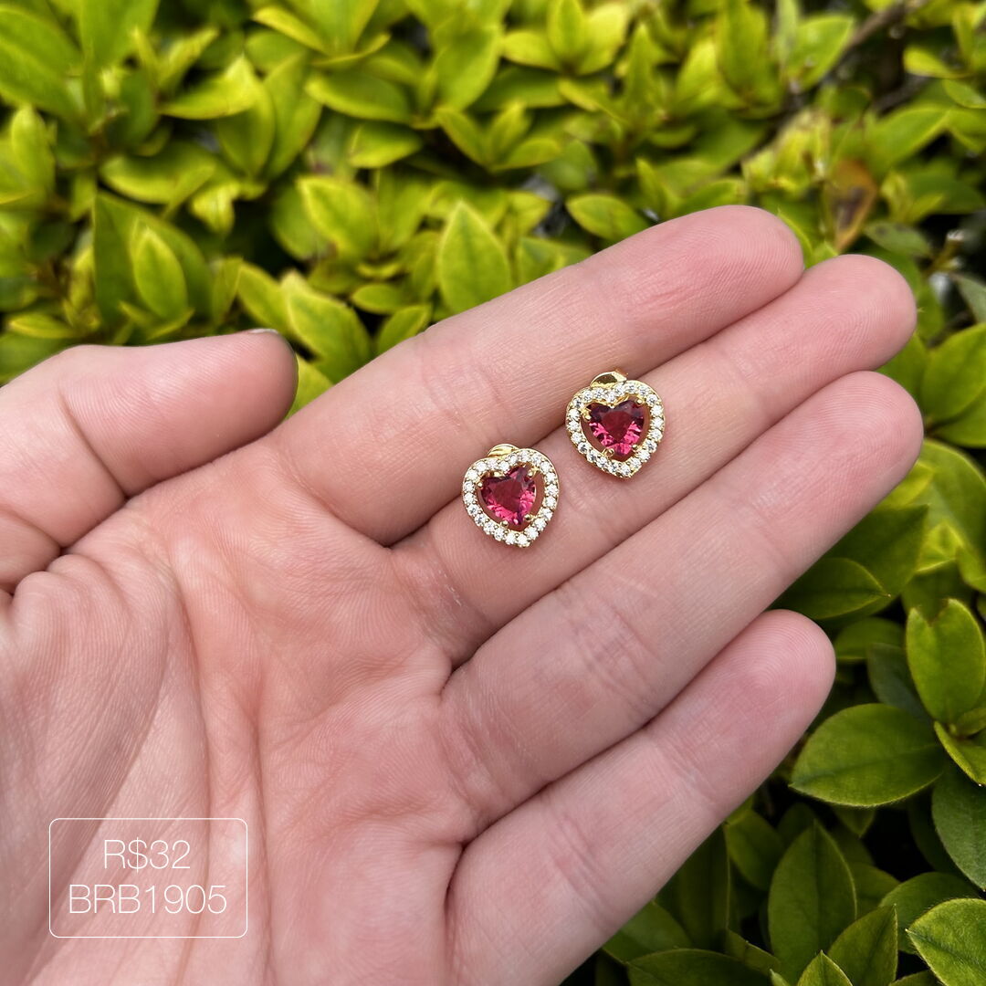 Brinco de Coração Vermelho Cravejado Cristal Dourado